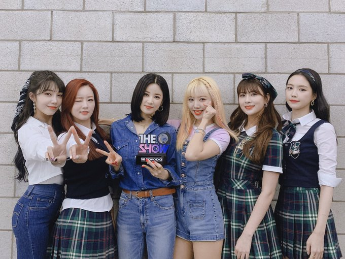 kmusify's tweet photo. #APINK takes the win tonight on The Show, bringing home their #DUMHDURUM1STWIN! Congratulations, Pandas!

 #Dumhdurum #에이핑크 #덤더럼 https://t.co/qU2PoeM7bM