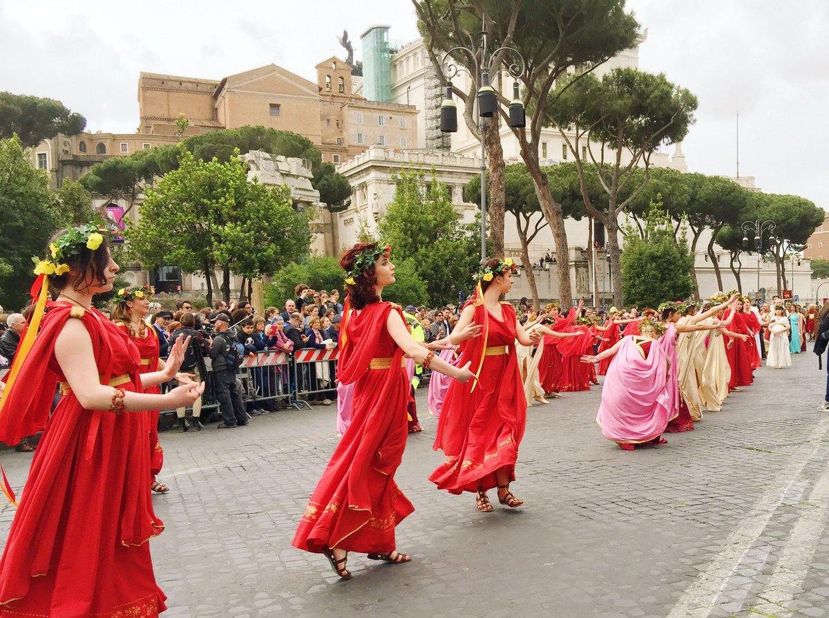 Looking good, vestals  #roma753  #NataleDiRoma