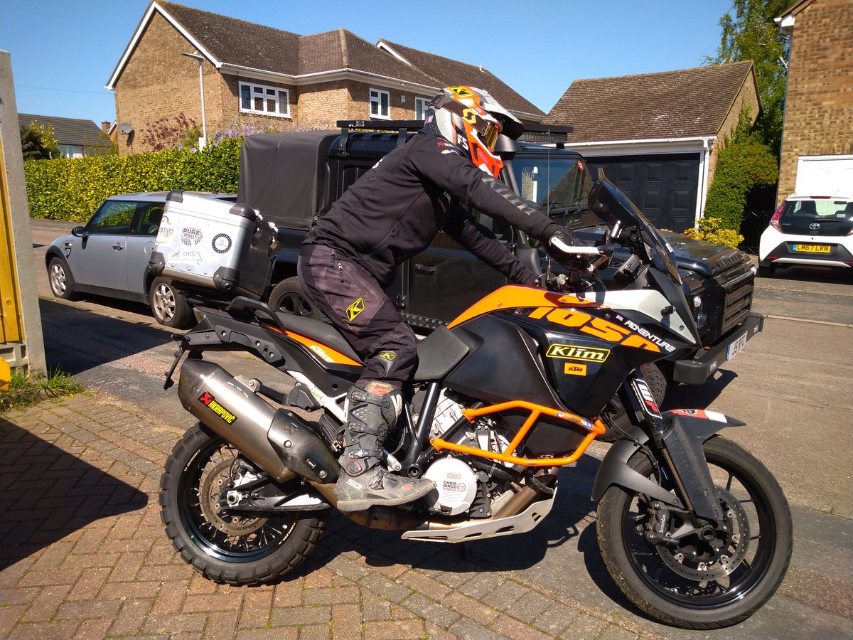 Dreaming of being on a dirt trail somewhere.... At least the sun is shining... ☀️