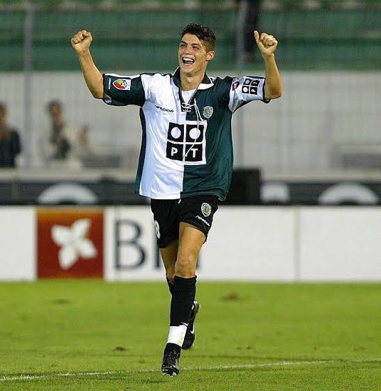 [THREAD]On CRISTIANO RONALDO'S most Iconic Picture of every season since he made he's Debut.2002/03On he's league debut for Sporting Lisbon scored twice on October 7, 2002, against Moreirense with a memorable run full of step-overs.