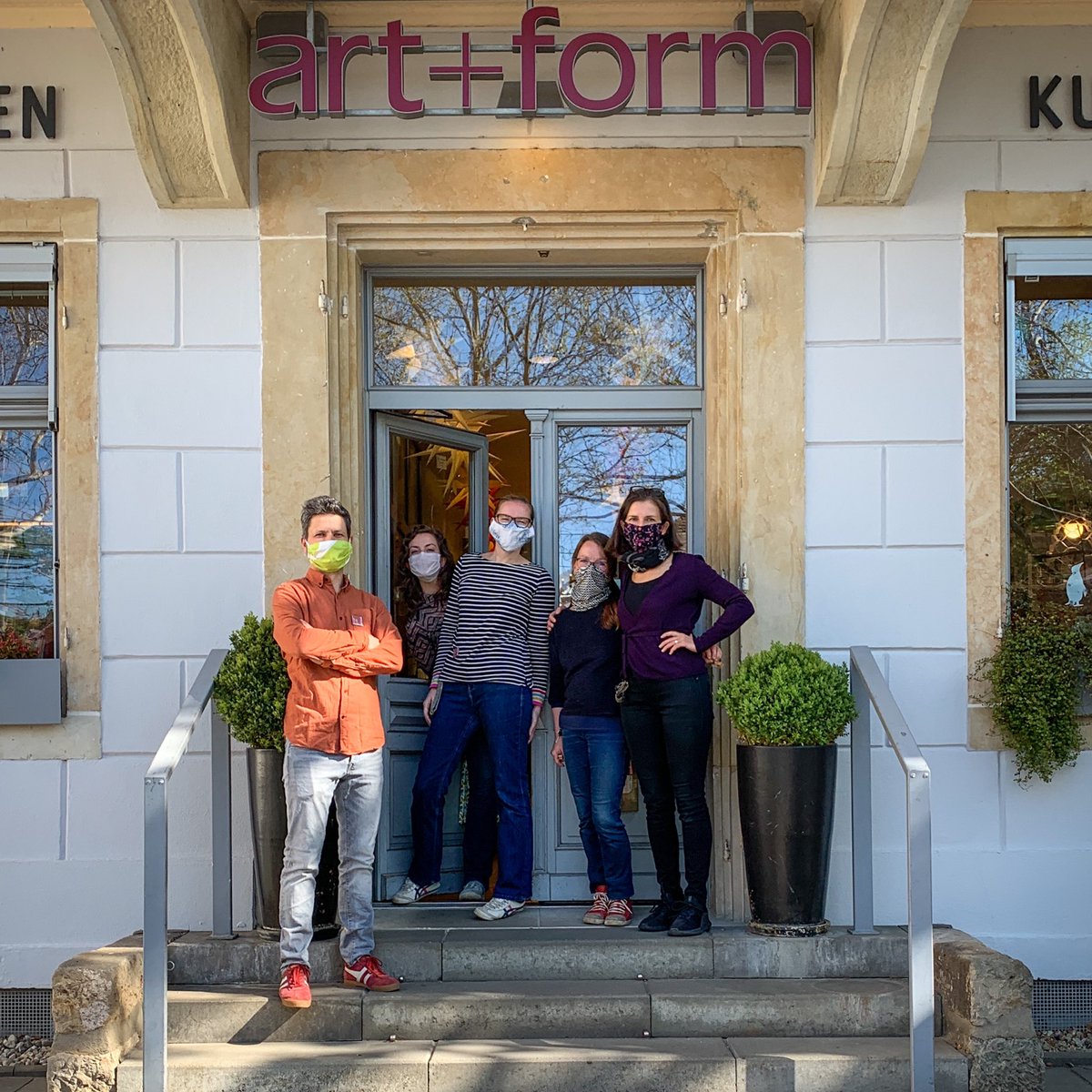 Seit gestern haben wir wieder geöffnet!

Unter den verordneten Hygienemaßnahmen, freuen wir uns wieder täglich ab 10 Uhr, auf jeden Besuch. 😊

Eine schöne Woche wünscht,
das Team von art+form

#artundform #01099 #weareback