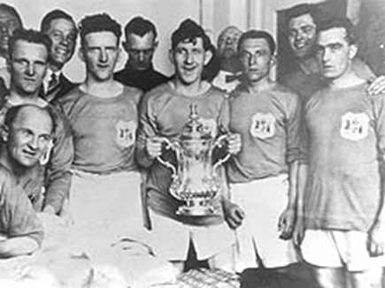 Cardiff won 1-0 after Arsenal's Welsh keeper Dan Lewis spilled a soft shot. http://player.bfi.org.uk/film/watch-cup-final-1927-1927/