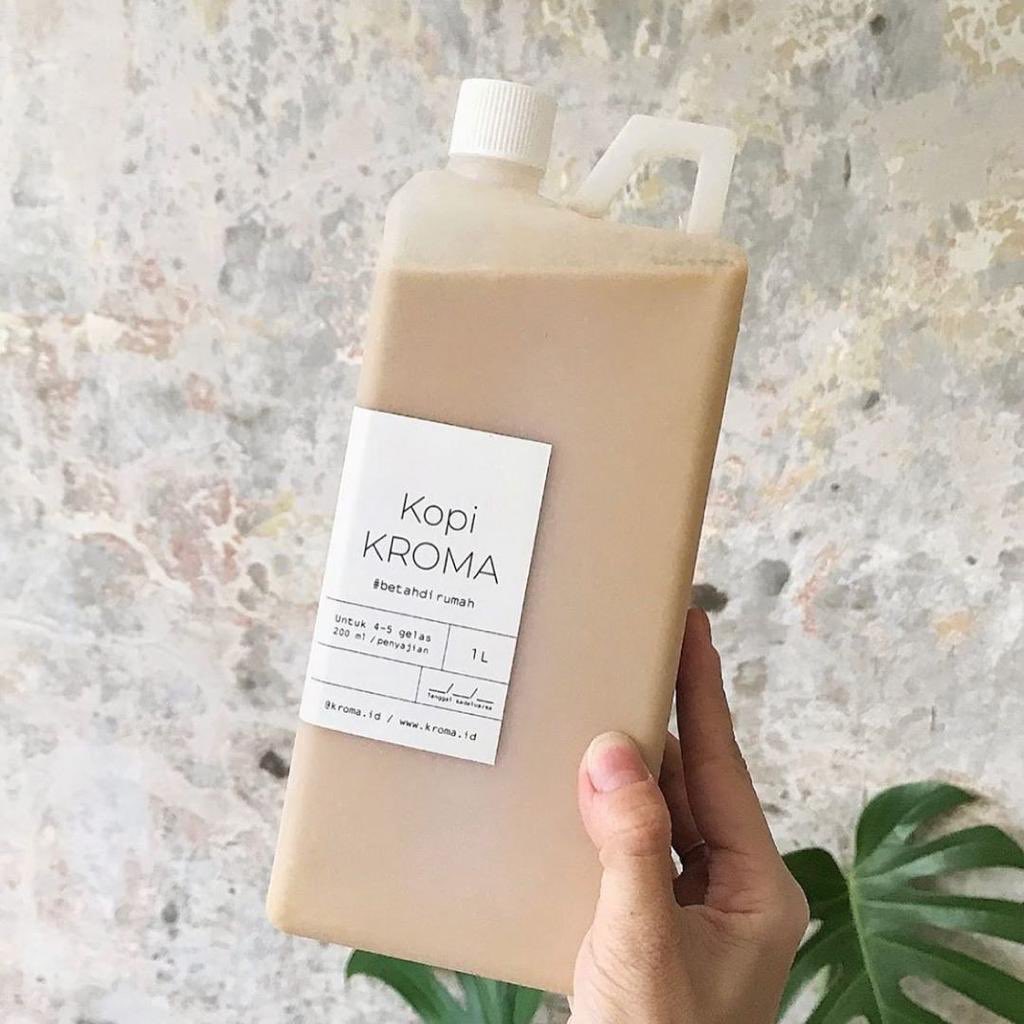 Traveloka Indonesia on Twitter: "Kroma punya beragam varian seperti Kokonut, Kopi Susu dan Susu Cokelat yang tersedia dalam ukuran 1 liter, Kroma ini salah satu yang terkenal di Jakarta Selatan lho. Bisa