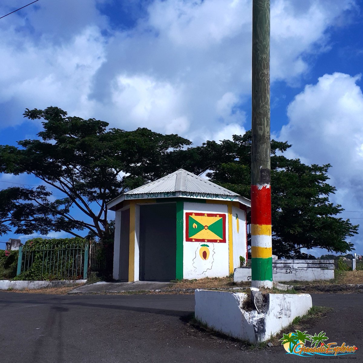 grenadaexplorer's tweet image. We adore the brightly coloured bus stops 🇬🇩🚏 in #Grenada. For exclusive #TravelTips visit grenadaexplorer.com #TimeToLime #PureGrenada #SpiceIsle #ILoveGrenada #DreamTodayTravelTomorrow #WeBelieveInTravel #GrenadaDreaming #CaribbeanDreaming