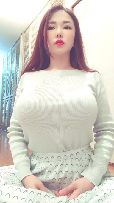 2 pic. ???????????
?????????????????
The meaning of picture changes by raising your chin up or down.
????????????????????