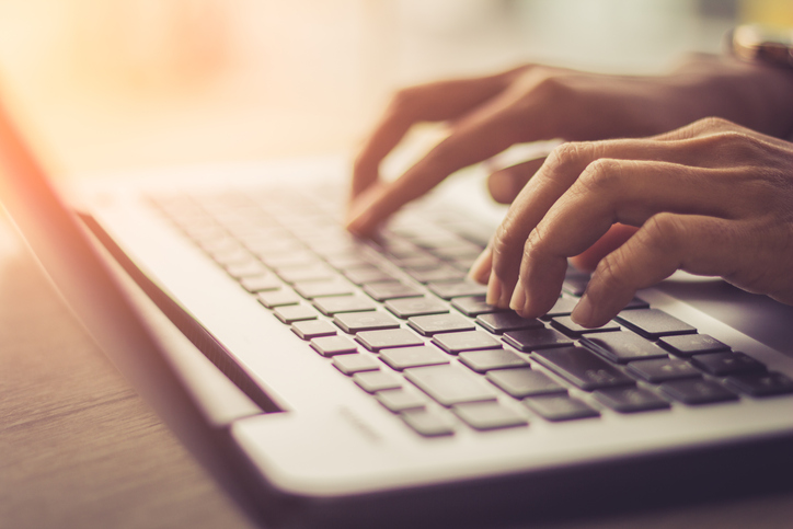 juuuport's tweet photo. #Schule &amp; #Unterricht wird zurzeit vielerorts digital umgesetzt. Unser kostenloses u. interaktives #Webinar-Angebot richtet sich an Klasse 6 bis 8. Hier geben wir Infos und Tipps zu #Cybermobbing, #WhatsApp, #FakeNews &amp; Co.
#twitterlehrerzimmer Mehr Infos👇https://t.co/GU1wWxbCpP https://t.co/VZE70In0mL