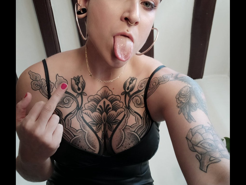 I'm online right now on @Skyprivate: profiles.skyprivate.com/model/160890-c… Please RT. thanks! #camgirl