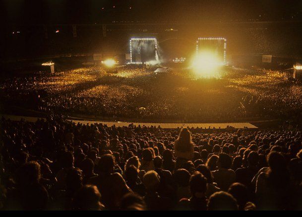 The second gig on April 21st, 1990 set the world record for Largest Concert Audience For A Rock Artist - 184,000 people in Maracanã!