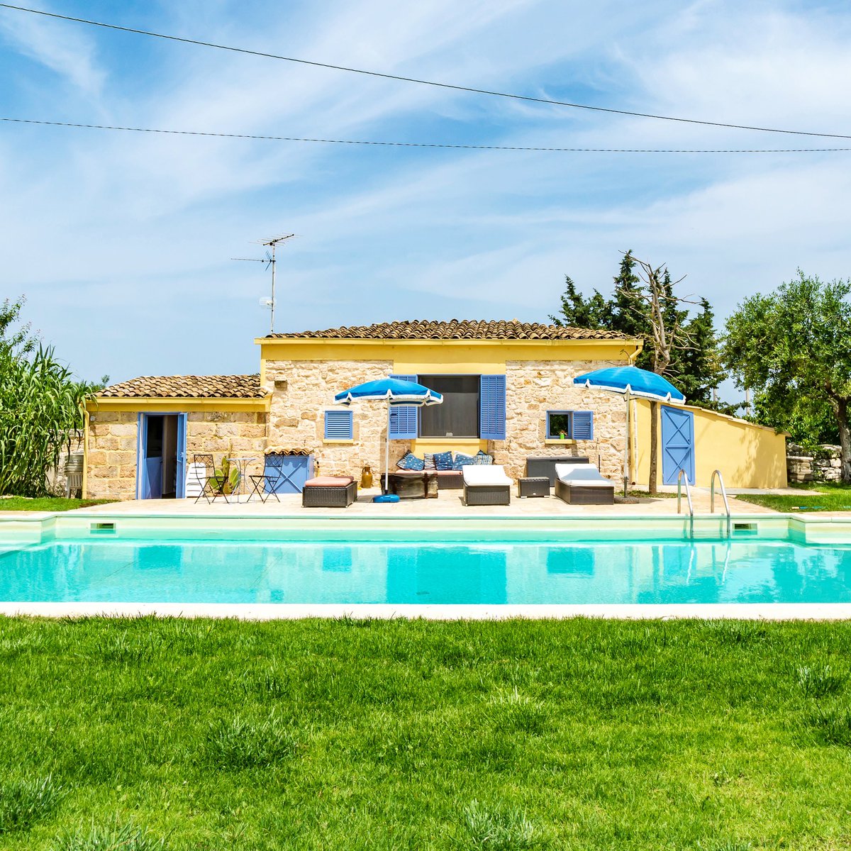 #relax your #mind #countryside #swimming #weareinpuglia #Travel #Italy #travelagency #booking #lapugliatiaspetta