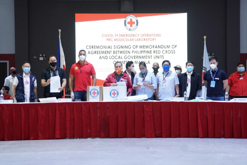 DickGordonDG's tweet photo. Signing of MOA between @philredcross &amp; Local Gov't Units of Metro Manila for #COVID19PH Testing w/ DOH Sec Duque, BCDA Vince Dizon, PhilHealth, DND Sec Delfin Lorenzana, Mandaluyong City Mayor Abalos, Taguig City Mayor Cayetano &amp; San Juan City Mayor Zamora. #unity #walangmaiiwan https://t.co/KWANYHHqsI