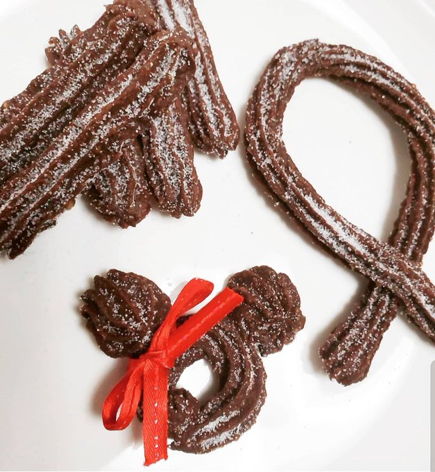 ディズニーチュロスの作り方 公式レシピで本格的な味を再現 チョコ 抹茶の2種類の材料を厳選紹介 ディズニー裏マニア