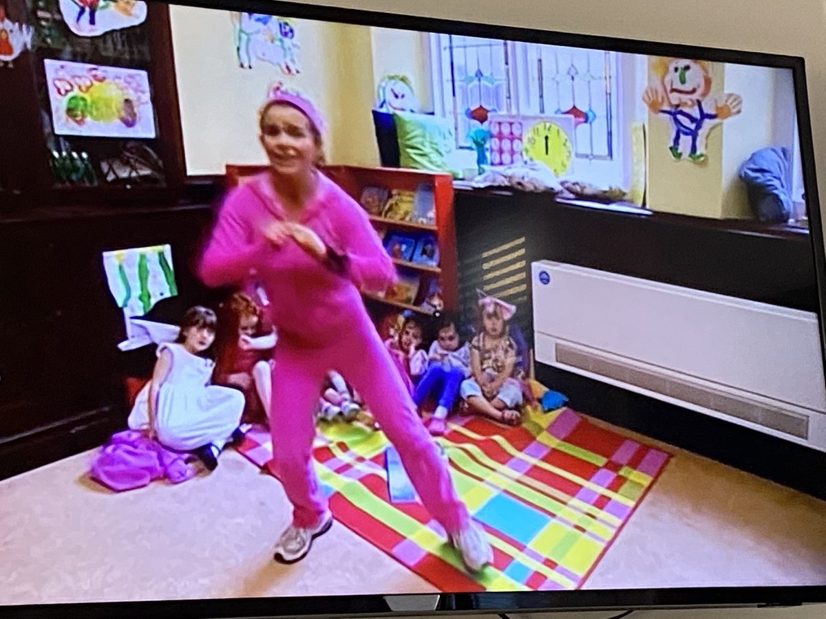LauraMcAllister's tweet photo. Mae pawb yn gartref McAllister-Jones wrth eu boddau yn gweld Heini yn Cylch Meithrin y Parc heddiw. https://t.co/1NQi1DRhym