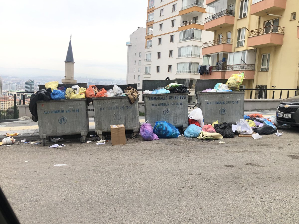 Yenimahalle Pamuklar Gölyazı sokak <a href="/fethiyasar/">Fethi Yaşar</a> böyle temizlik mi olur bu nasıl rezillik <a href="/mansuryavas06/">Mansur Yavaş</a>  Ankara’nın son hali. 04.21.2020 ankarasi👏