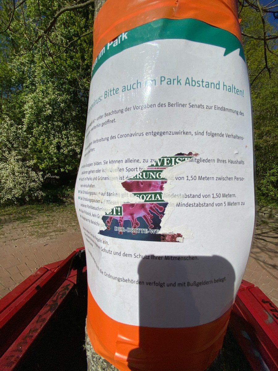 registerASHMaHe's tweet photo. Aktuell verkleben Anhänger*innen der neonazistischen Kleinstpartei "III. Weg" Sticker mit #Corona-Bezug in #Marzahn-#Hellersdorf.
#registerMaHe #MaHe

Meldungen:
https://t.co/H9pRiqfSF3
&amp;
https://t.co/ad2pSbwmmq https://t.co/rIN52jODq4