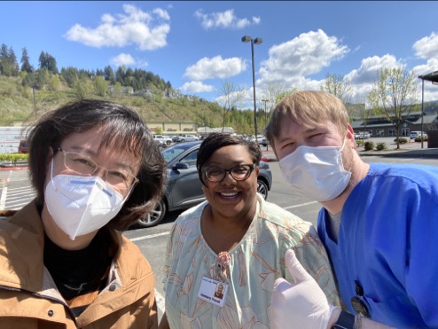 HustSeattle's tweet photo. Medical workers are busy working, and they also need good nutrition support! We are here to help, and that includes a yummy meal too. @UWMedicine @IndigoUrgentCare #WeGotThisSeattle 
For recent post about meal donations please see https://t.co/SY08vSKNnY https://t.co/j1iJL9Rq7M