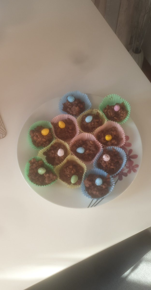leighxtx's tweet photo. L &amp; C yummy cakes 😋 they've also been working hard helping transform our garden from red to nice and bright and colourful 😂 https://t.co/RoIdQOc6zK