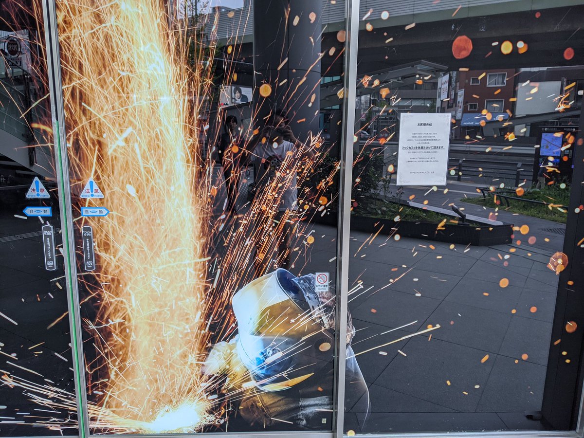 ここまで潔く改装工事感出されると笑っちゃう。