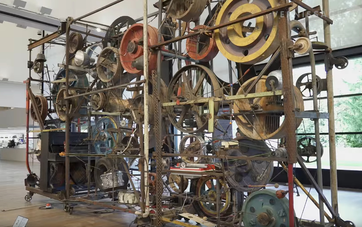 ジャン・ティンゲリー（1925〜1991）のキネティック・アート（動く彫刻