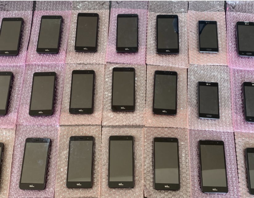 Volpy_Fr's tweet image. Aider les personnes les + isolées dans cette période difficile : On donne gratuitement une partie de nos téléphones reconditionnés à ceux qui n’en ont pas. Le smartphone nous aide à rester proches, la fracture numérique ne doit pas empêcher les plus démunis d’y avoir accès.