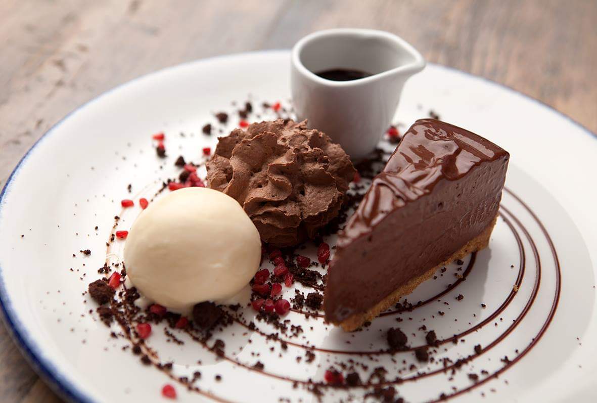 C22Brasserie's tweet photo. Ych a fi, chocolate. Chocolate mousse, white chocolate ice cream, chocolate torte, chocolate fudge sauce. Who in their right mind would want to eat this? #i'llhavethreepleaae #chocolate #nosins #valley #ynysmon https://t.co/Q2iavogiNO
