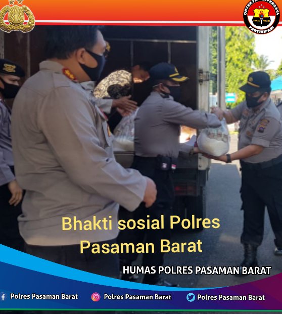 RiskiTftt's tweet photo. Peduli masyarakat terdampak Covid-19, Polri lakukan kegiatan Bhakti Sosial untuk ringankan beban masyarakat.

#BaksosPolriPeduli https://t.co/BPhL2hYiid