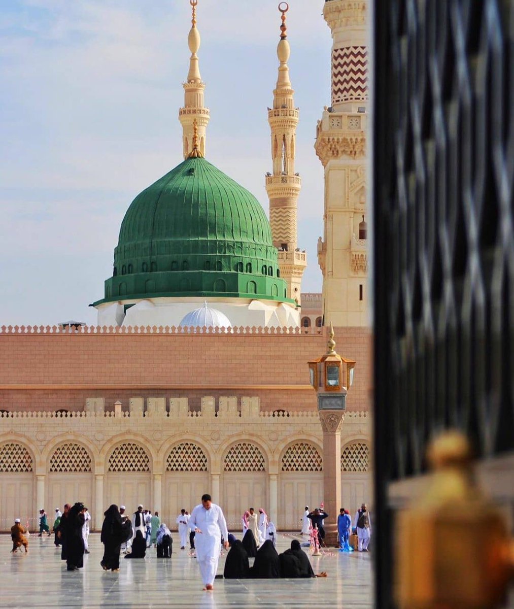 نحن تضجرنا ومللنا من بضعة أيام
في الحجر..! كيف بحال النبي صلى الله
عليه رسلم وأصحابه حين حوصروا في 
الشعب ثلاث سنين، في حر مكة لا بيت ولا
مكيفات ولا مستشفيات ولا مطاعم، ومُنعوا
من الميرة، فلا يبتاعوا ولا يشترون من أحد
حتى أكلوا أوراق الشجر. أسأل الله أن يصرف عنا الوباء والبلاء"