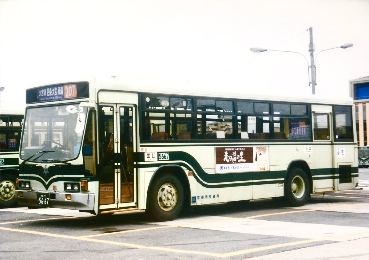 Twitter 上的 Suwa バス車両紹介 京都市バス 京都市交通局 いすゞ キュービックlv U Lv224k 京都22か5667 1992年式 九条 ヒドンピラーの上部引き違い窓は 日野車と同様 90年に試験採用され 91年 本格導入された 同型式 Ikコーチ製 は 90 94年に69台導入
