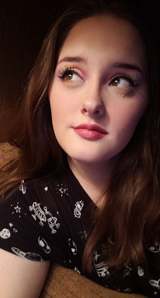 itsmeJadeW's tweet photo. When you do a makeup look at midnight bc it's quarantine season and you have nothing better to do, of course you post it to Twitter✌ @JeffreeStar, @shanedawson, makeup people, what do we think? Don't be shy 😉 #JustQuarantineThings #midnightmakeup #rainbow https://t.co/wHSS8YGCY2