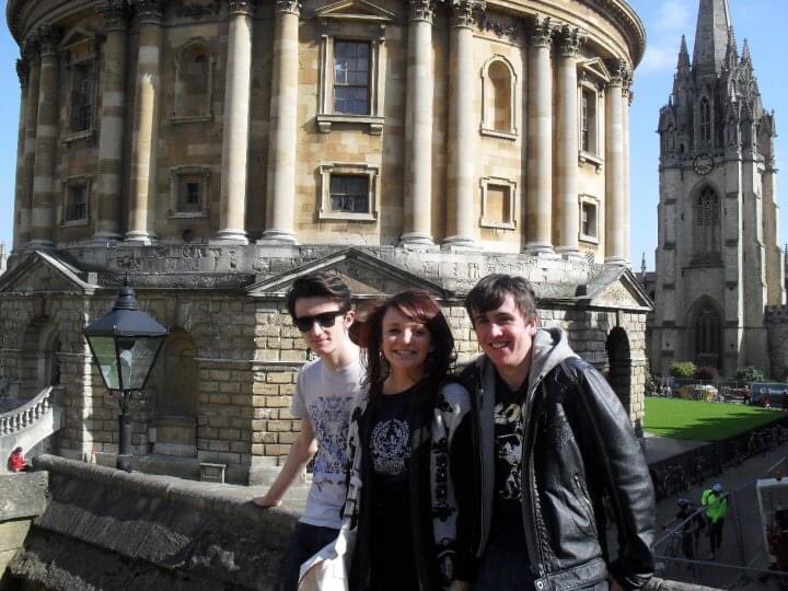 1. 10 years ago today I was taken on a school trip by  @LiverpoolBCS to  @UniofOxford and encouraged to apply. I had a great time visiting Oxford with my friends but had no intentions whatsoever of applying ...
