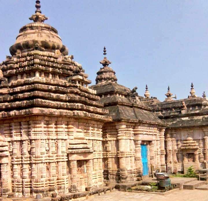 ମଞ୍ଜୁଷା ବାସୁଦେବ ଦେଉଳManjusha is a village in Srikakulam district of Andhra Pradesh. The village is known for a revered Basudeva temple. The history of this place dates back to 14th century. This temple dedicated to Lord Krishna is highly renowned. 1/n