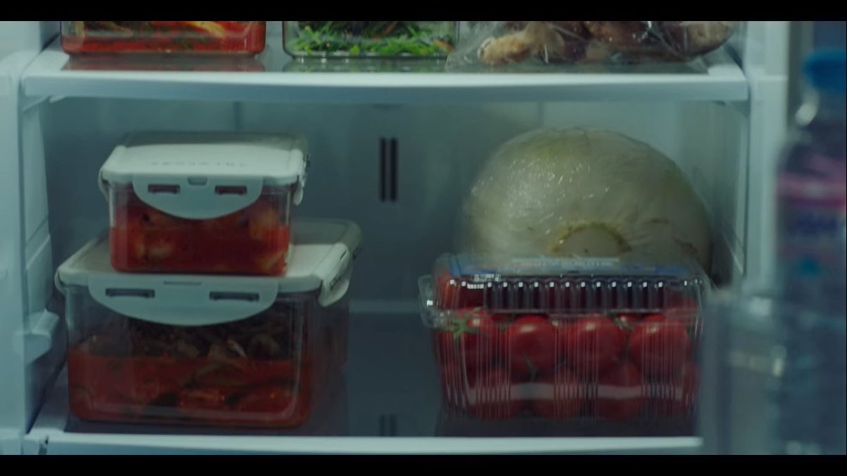 when ri jeonghyeok organized yoon seri& #39;s bookshelf to & #39;i love you, yoon seri& #39;, made a recipe on how to make scorched rice and noodles and put ingredients in her fridge to make sure she can live comfortably