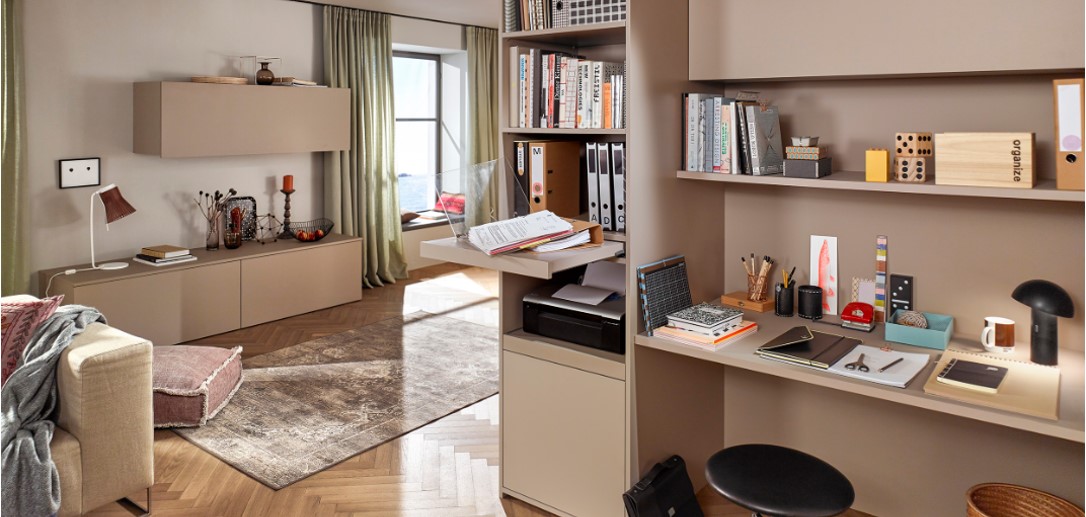 kitchenthinkUK's tweet photo. Making extra space in your #homeoffice the #PullOutShelfLock gives additional fixed work surface where you really need it #3SmokingBarrels #MovingIdeas #Innovation #MW https://t.co/TdQhGoB3P4