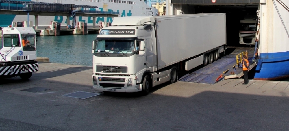 Raudovan's tweet photo. #Coronavirus | #Marruecos adopta medidas para facilitar el #transportedemercancía
(Vía @Transporte3 )
👉https://t.co/lXTCTRKlgi
#TransporteExpress diario, #puertaapuerta a #Marruecos
Un sistema ágil y rápido. #Carga adaptada
📱24H 652 275 277
#Raudovan #taxiindustrial https://t.co/YP1W7cuJKi
