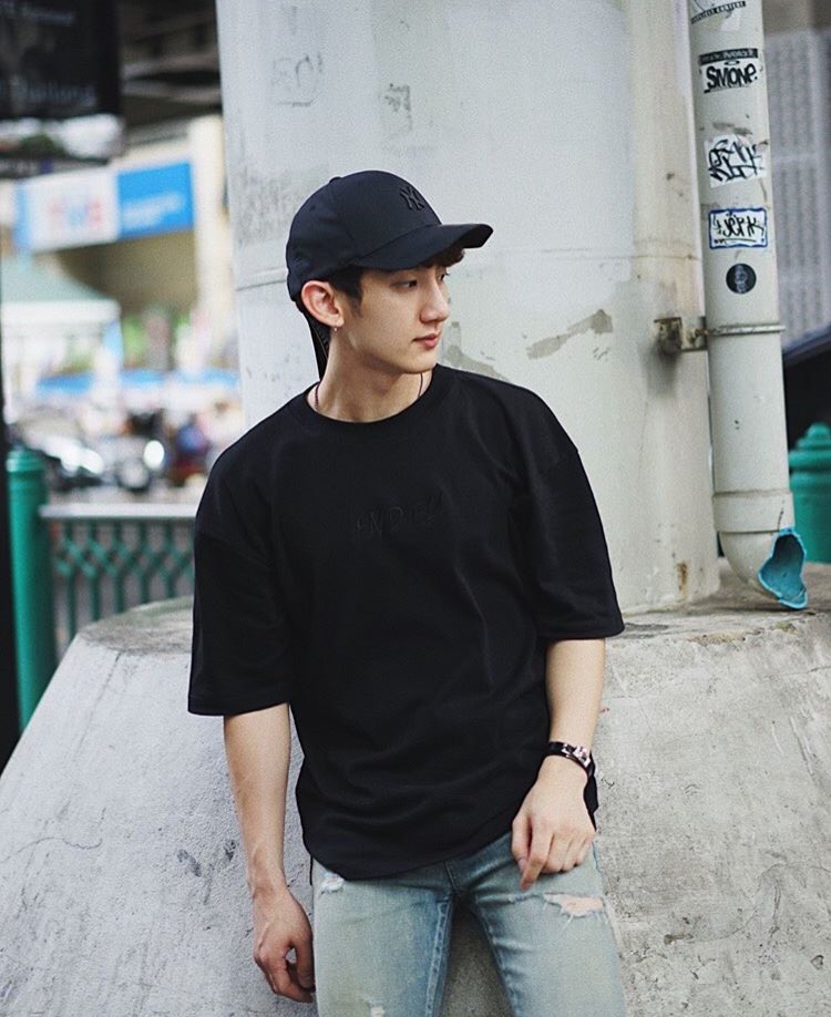 — you’d still be amazed with how handsome he is even if he’s just wearing a plain black shirt