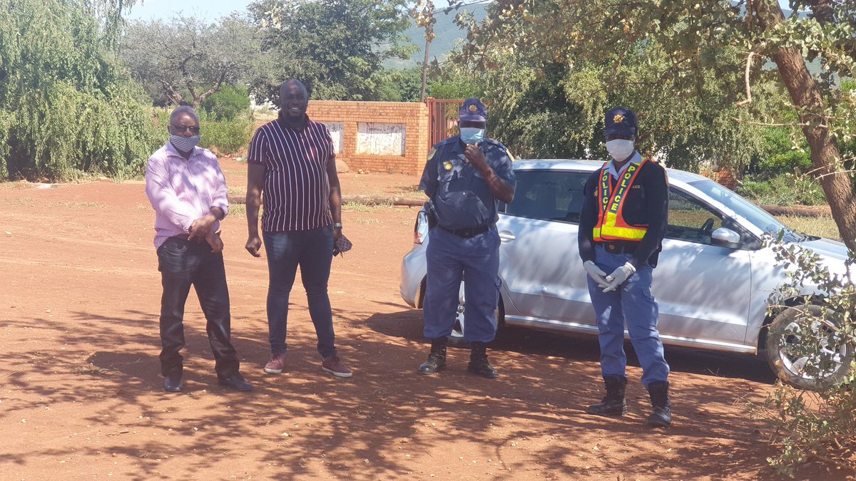 MikeMaringa's tweet image. Tzaneen municipality &amp;amp; SAPS are using drones to monitor Lockdown Regulations Compliance at Muhlava Cross outside Tzaneen. #sabcnews