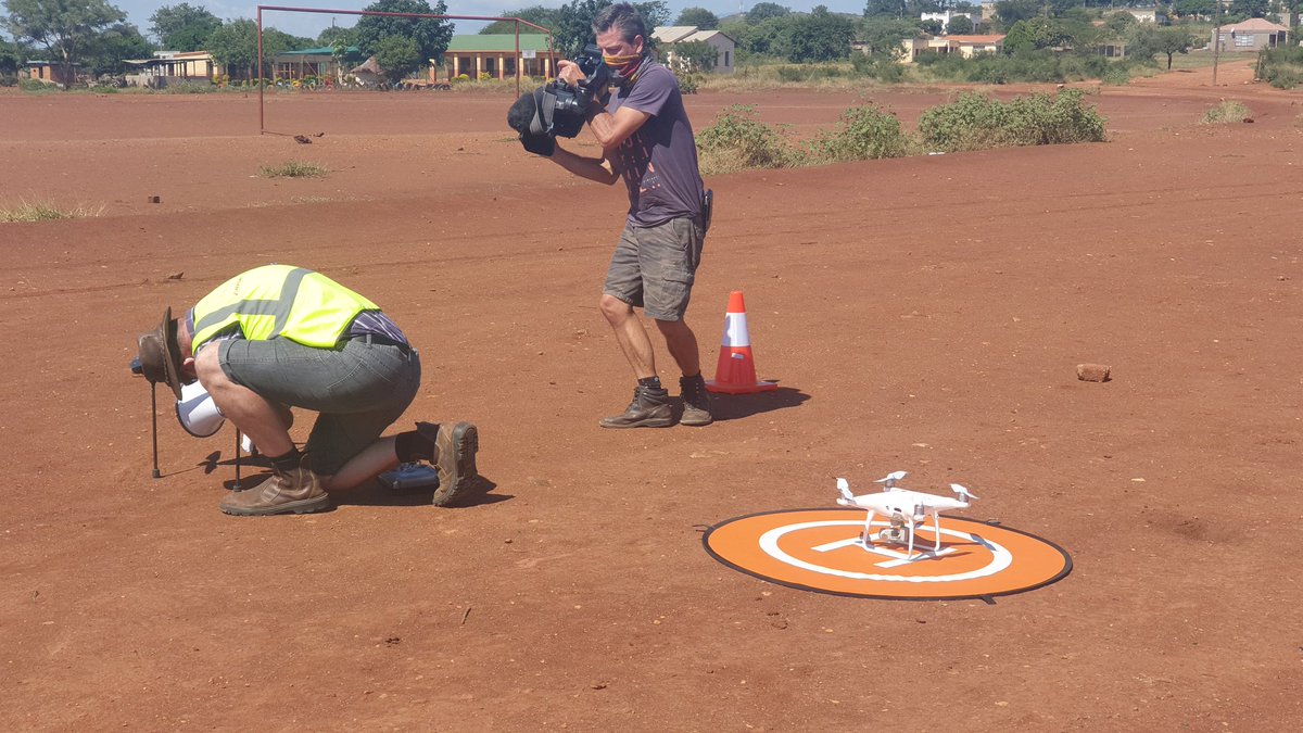 MikeMaringa's tweet image. Tzaneen municipality &amp;amp; SAPS are using drones to monitor Lockdown Regulations Compliance at Muhlava Cross outside Tzaneen. #sabcnews
