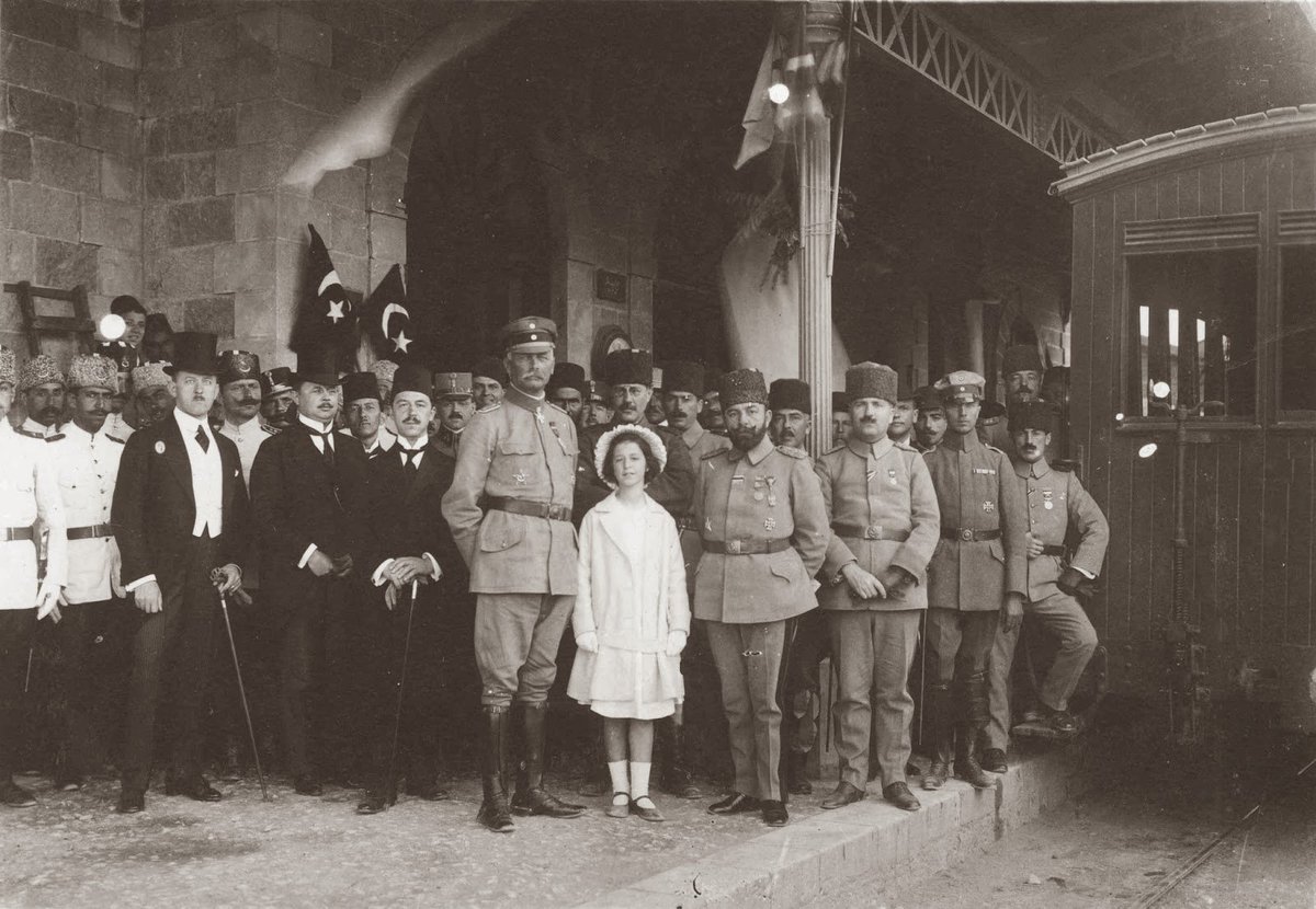 6/ This pic shows Falkenhayn at the Jerusalem railroad station with his daughter Erika and the Turkish leader Jamal (Cemal) Pasha in 1917. The Turks demanded Falkenhayn's recall b/c he refused to battle the British in the Holy City of "Jerusalem."BUT ERIKA is important today.