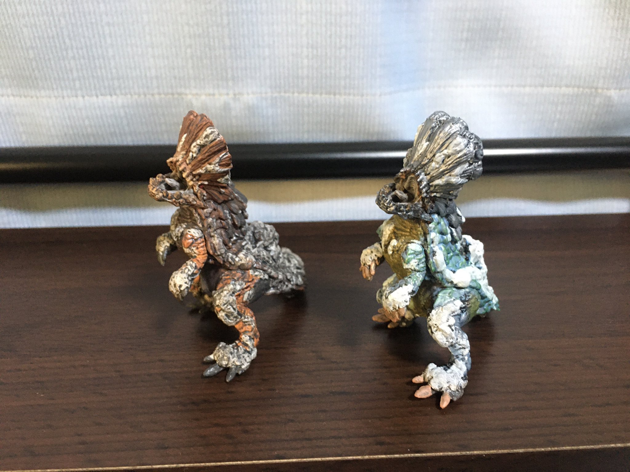 菊座衛門 きくざえもん ボルボロス亜種re Make 通常種と比較 お気付きの方もいると思いますが 実は亜種 は通常種よりも頭殻のサイズが大きいのですよね なので今回リペイントしただけでなく 頭殻も少しパテを使って大きくしています