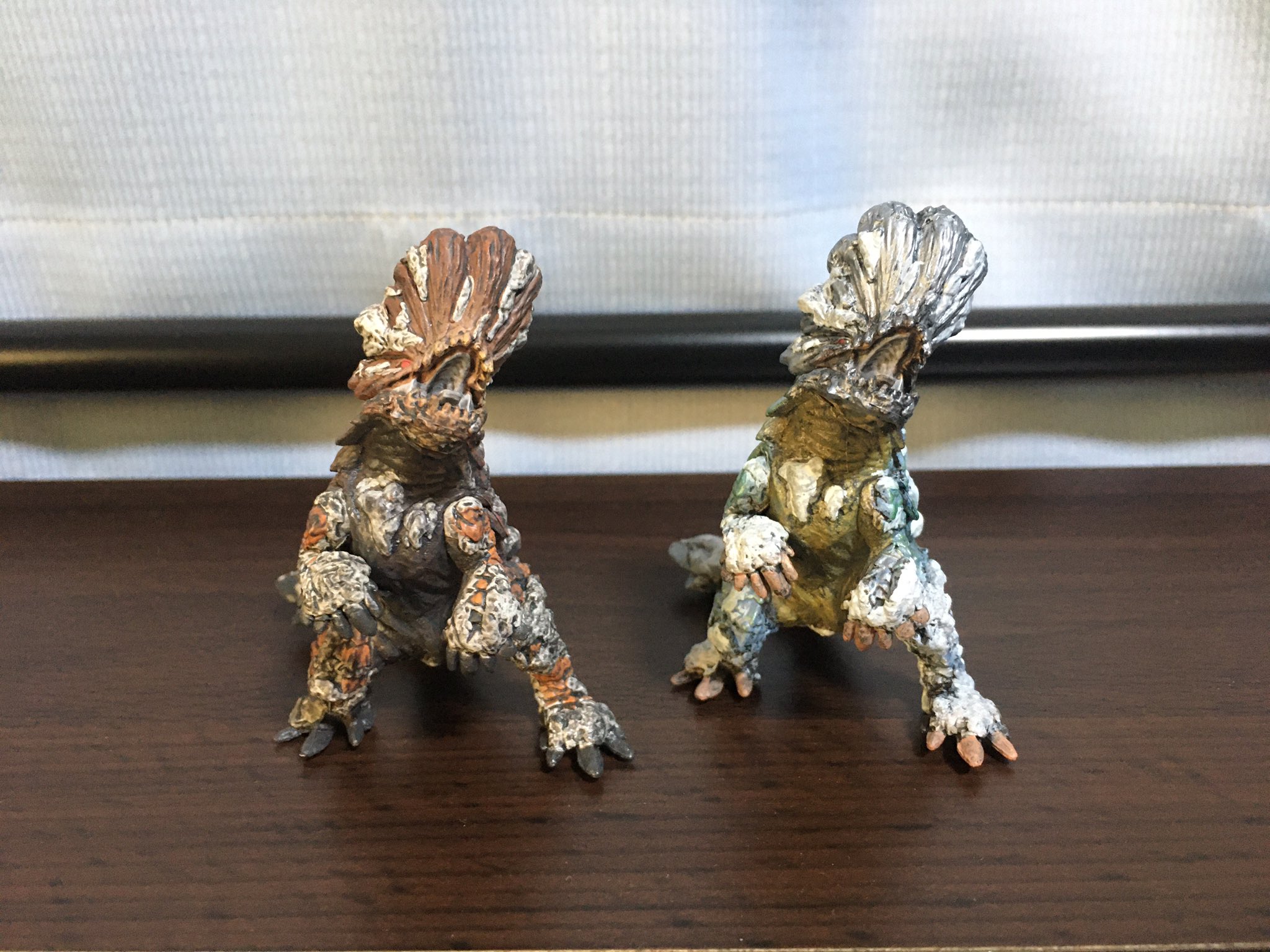 菊座衛門 きくざえもん ボルボロス亜種re Make 通常種と比較 お気付きの方もいると思いますが 実は亜種 は通常種よりも頭殻のサイズが大きいのですよね なので今回リペイントしただけでなく 頭殻も少しパテを使って大きくしています