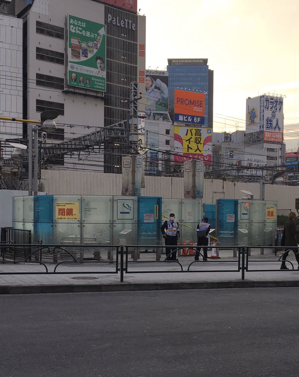 Tkcin على تويتر 新宿駅東口の喫煙所が閉鎖されてて悲しい