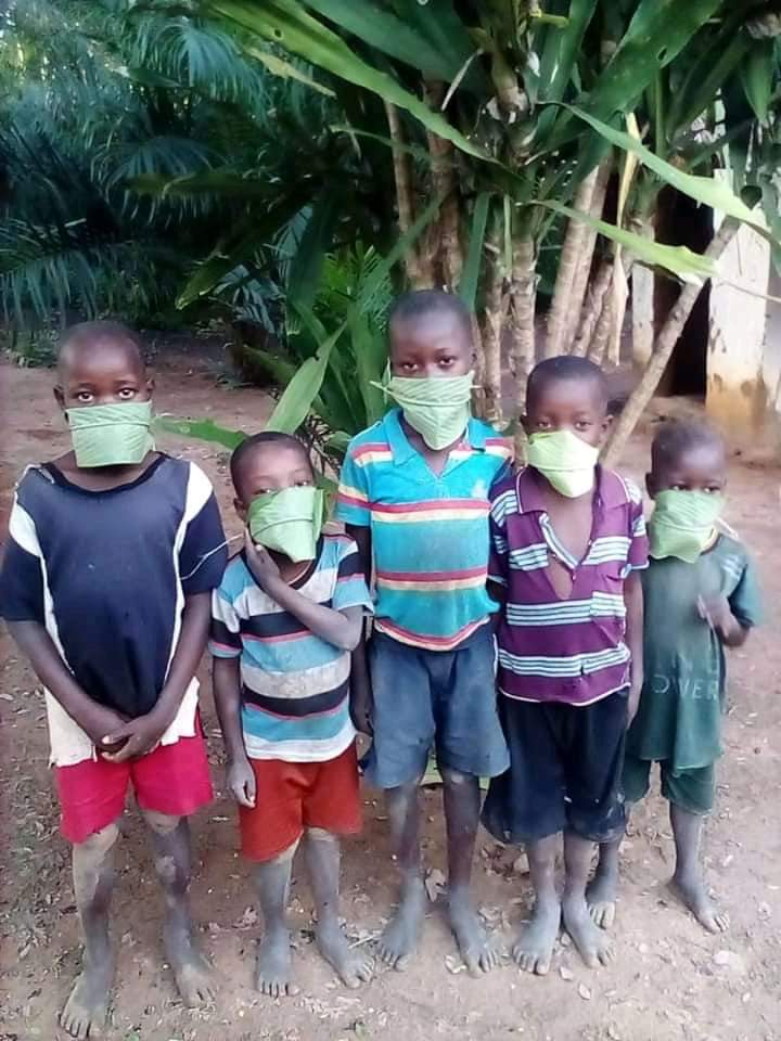 glody_zima's tweet photo. Quand l'#État est représenté par des #dirigeants  irresponsables, incompétents et insouciants de la #population, voilà ce que ça donne👇. Des mesures #gendarmes sans accompagnement social réel et effectif face à une #population très #pauvre, est une pire #dictature. https://t.co/zzxSUOLXod