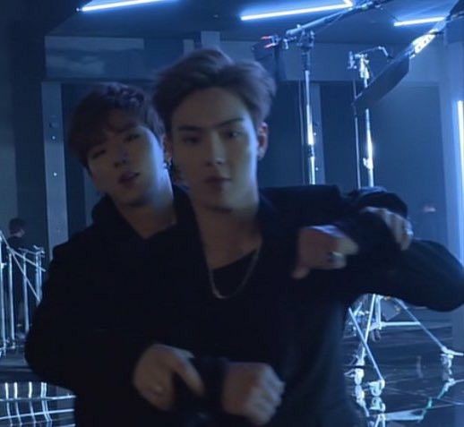 When kihyun is stressed, bring shownu to him pt.2