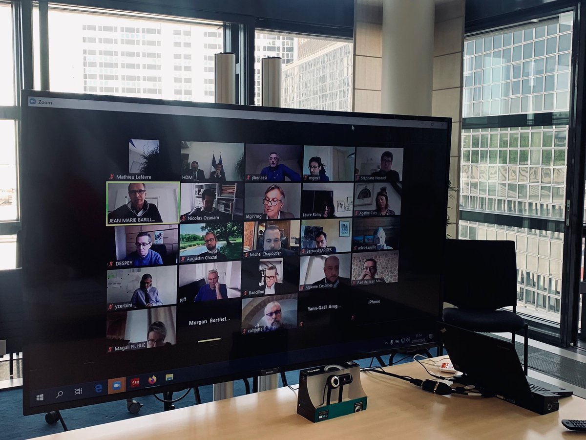 Ce matin, réunion de travail commune avec mon collègue <a href="/GDarmanin/">Gérald DARMANIN</a> avec le <a href="/pmu/">PMU</a> puis avec la filière des boissons alcoolisées et non alcoolisées, pour évoquer le soutien de l’Etat à ces filières touchées par les mesures de confinement liées au #Covid_19.