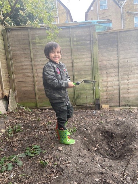 FoxfldHazel's tweet image. Samuel has been extremely busy with his amazing home learning activities. #pewithjoewicks #gardening #Science #computing @FoxfldHazel @foxfield
