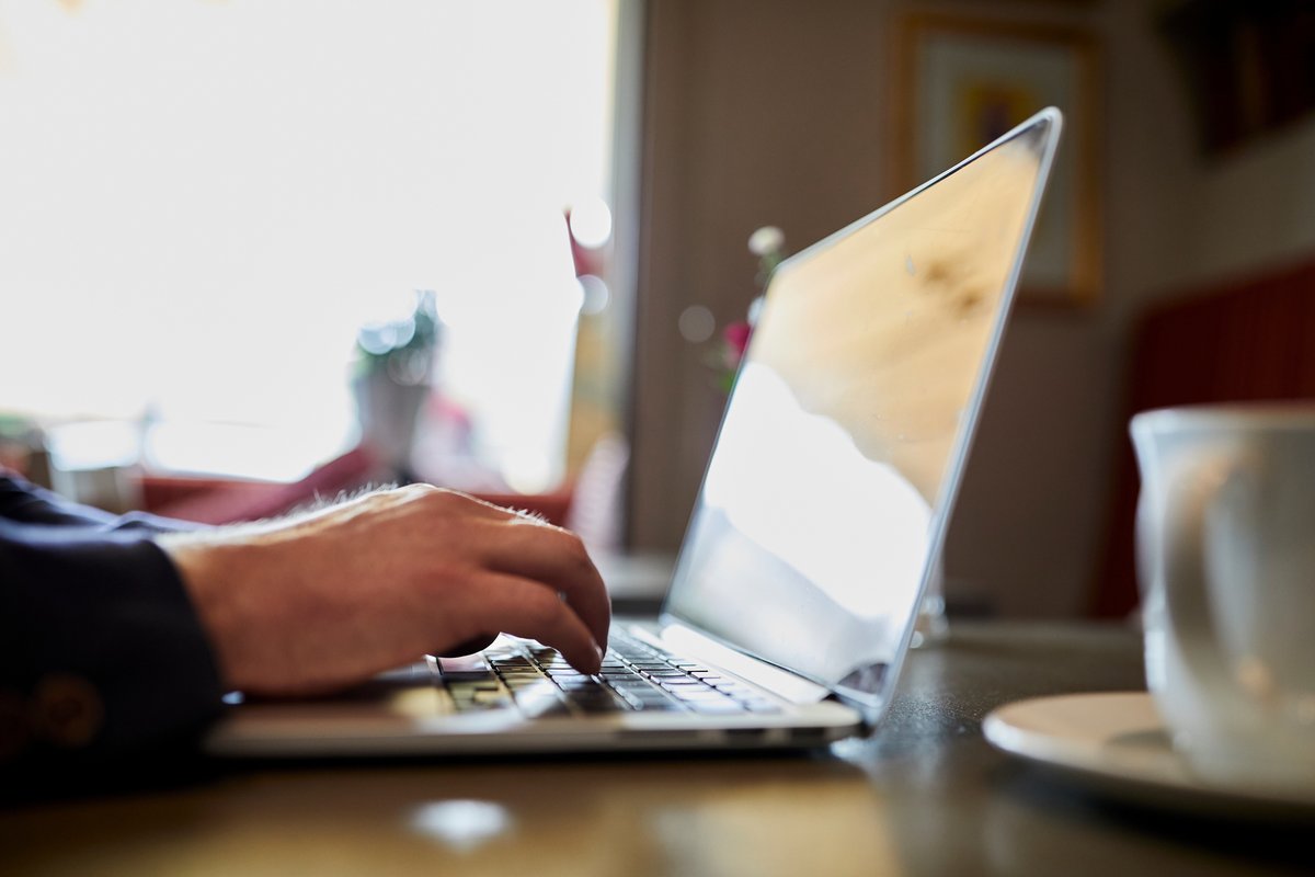 SageGermany's tweet photo. Lust auf Austausch, Diskussion und nützliche Infos im #HomeOffice? Bei einer Tasse Kaffee laden wir Sie ein zu unseren Online-Live-Events "Digitale Arbeitshilfen". #STAYFORACOFFEE ☕

Wir freuen uns auf Sie und Ihre Fachkollegen. Um diese Themen geht es: https://t.co/jOvE0dCGs6 https://t.co/e7o1DWxkfD