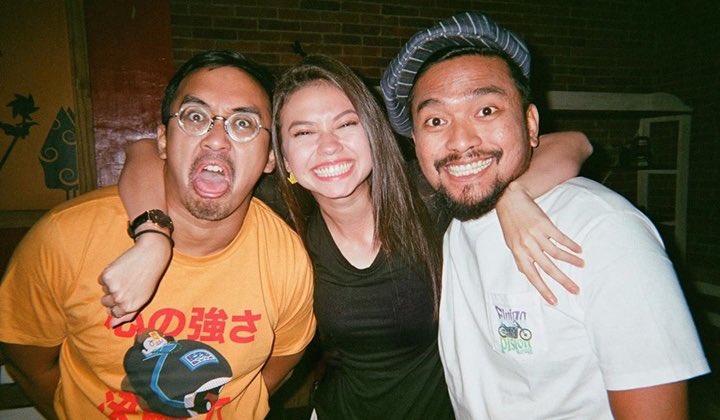 Apa masih ada yang mau nyisihin quotanya, untuk nonton kami bertiga?