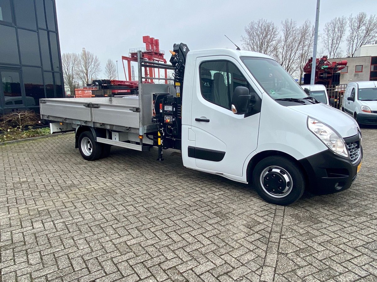 DoolaardBV's tweet photo. Voor Glashandel Snel uit Rotterdam hebben we een Renault Master omgebouwd naar een auto met autolaadkraan voor het verplaatsen van grote kozijnen, puien en glaswerk. Snel koos daarbij voor een HIAB X-HIDUO met een opvouwbaar armsysteem en 4 hydraulische uitschuifdelen (9,4m). https://t.co/0vg9jSzufE