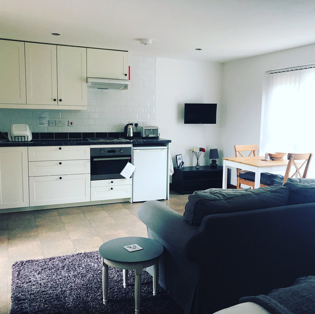 #shortlethomes 🏡💙
Image: Living space of one of our studio apartments.
🙏🏻 Thankful that we are able to provide self-contained accommodation for our local keyworkers.
#Oxfordshire