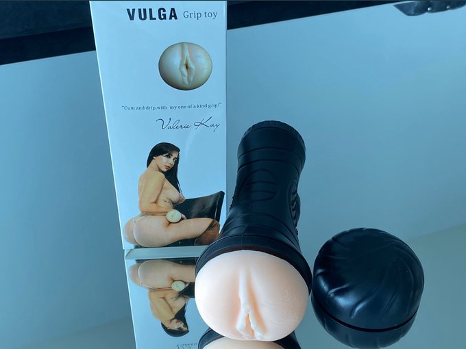 FREE PUSSY ! EVERY DAY  the first 50 people to message me &ldquo;pussy toy&rdquo; on https://t.co/YK74dHhIlf will<a href="/tag/valeriekay"class="tags"><span>#valeriekay</span></a>