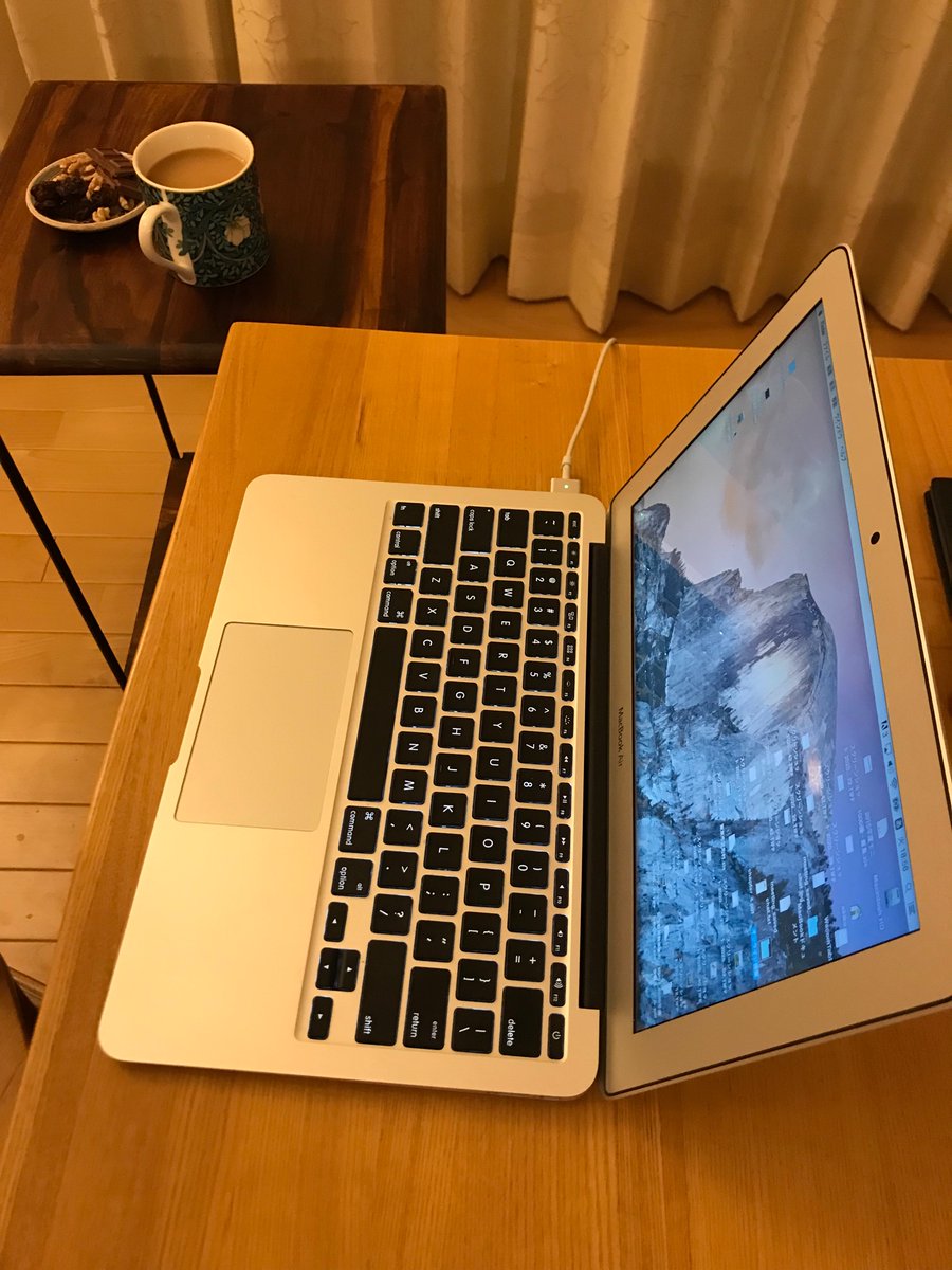 水物はpcと別の少し低い場所に置くと安心 父の遺訓 大事な書類と水物を同じ平面に置くな 彼は多分 若い頃に何か 余程の事を やらかしたのだと思う Togetter 水物はpcと別の少し低い場所に置くと安心 父の遺訓 大事な書類と水物を同じ平面に置くな 彼は多分 若い頃に何か 余程の事を やらかしたのだと思う Togetter